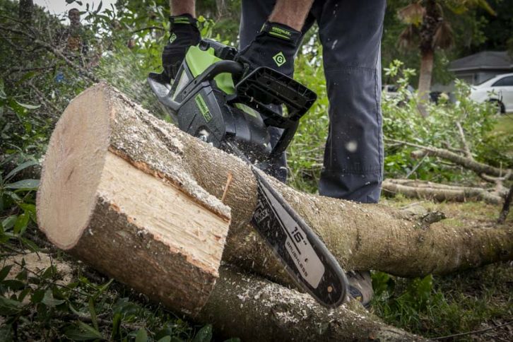 What's the REAL Difference Between Gas & Electric Chainsaws? What's the REAL Difference Between Gas & Electric Chainsaws?